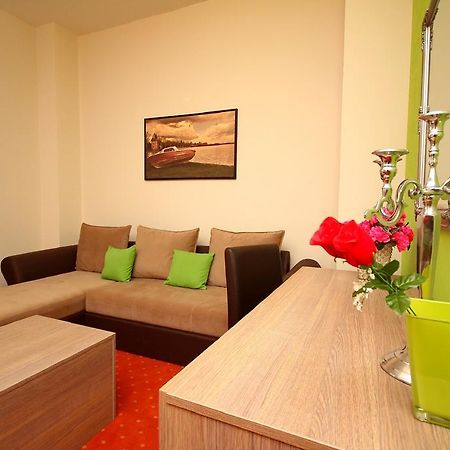 Vila Palic Hotell Exteriör bild