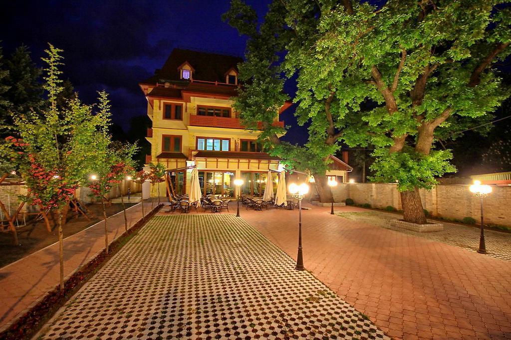 Vila Palic Hotell Exteriör bild