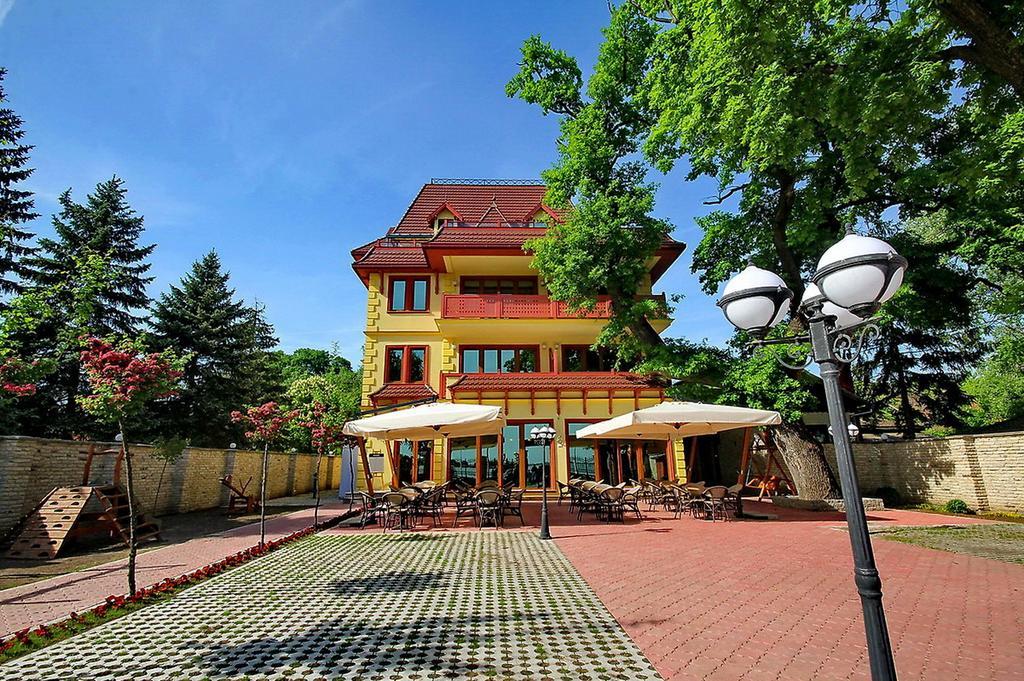 Vila Palic Hotell Exteriör bild