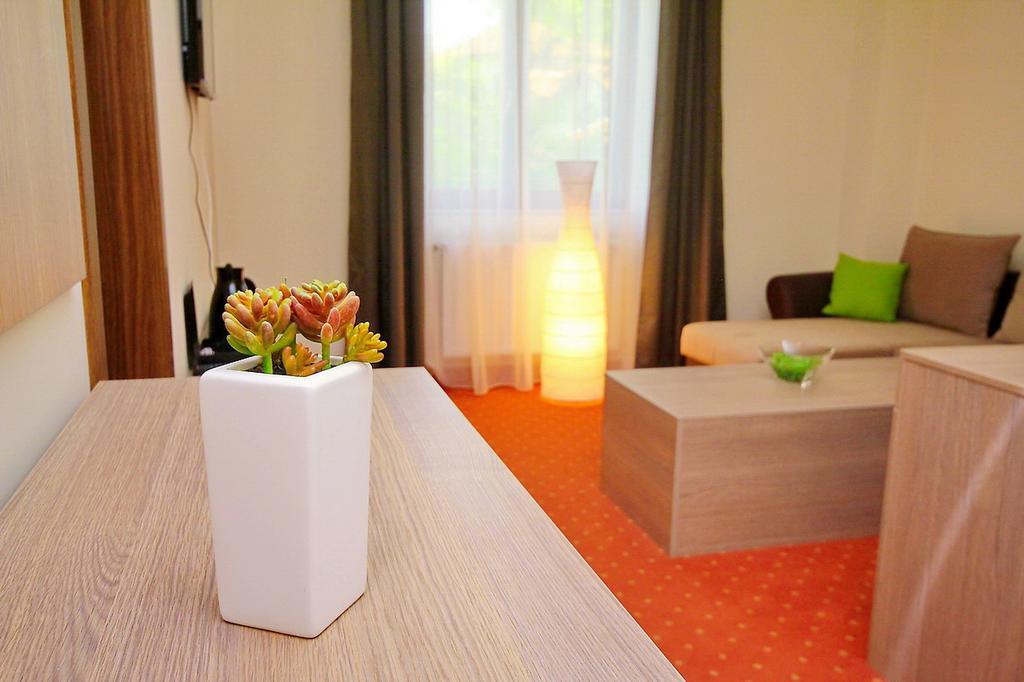 Vila Palic Hotell Exteriör bild