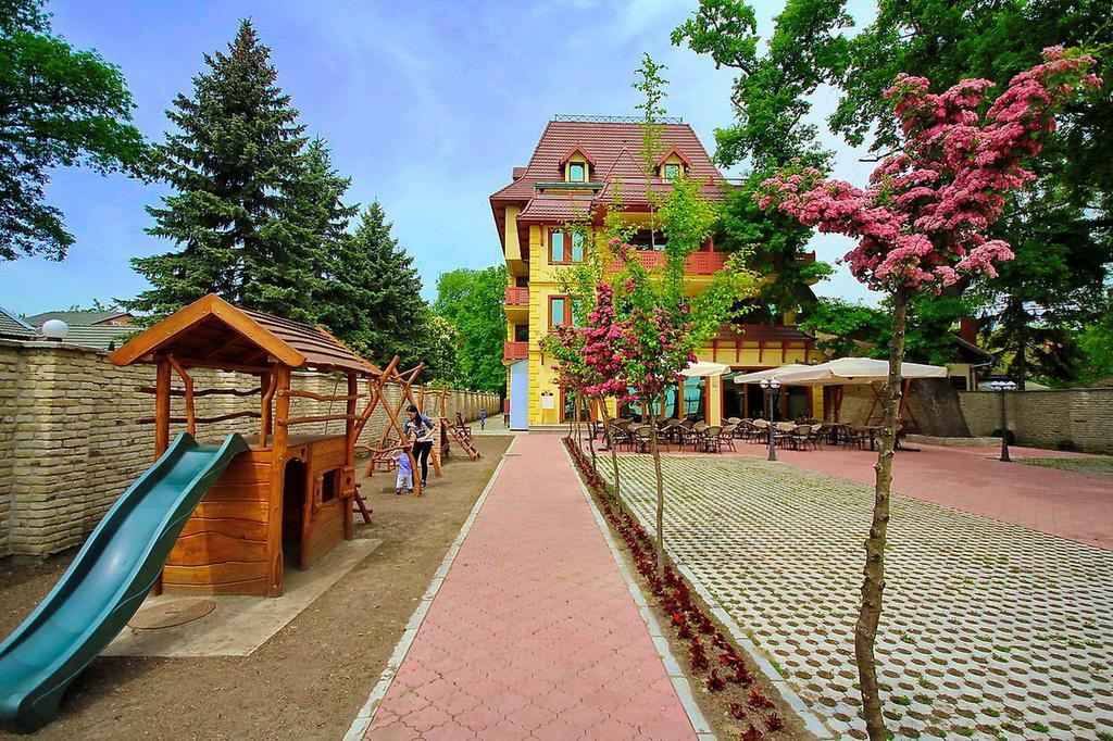 Vila Palic Hotell Exteriör bild