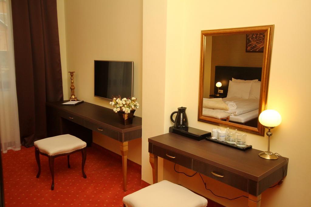 Vila Palic Hotell Exteriör bild