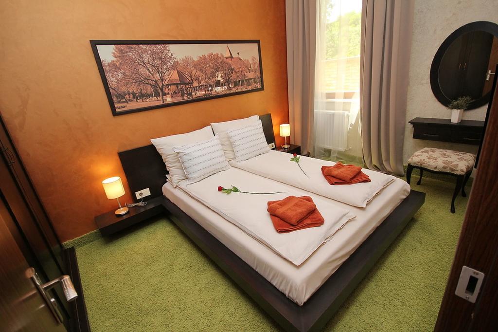 Vila Palic Hotell Exteriör bild