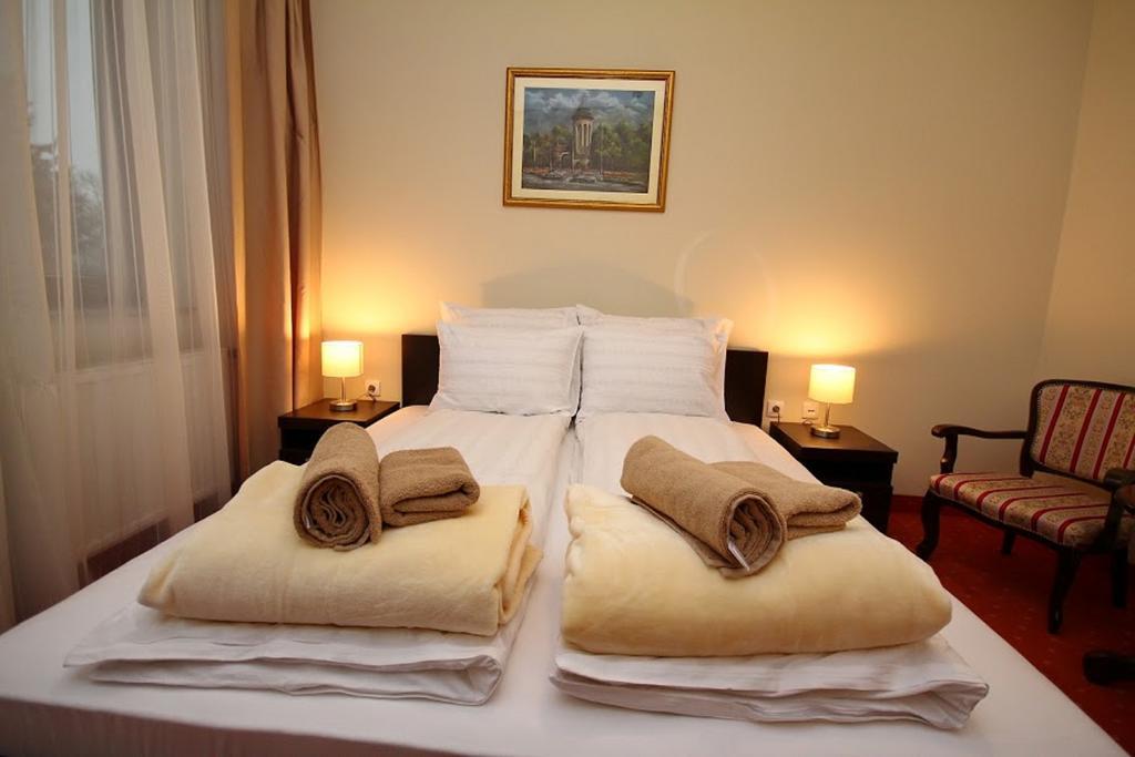 Vila Palic Hotell Exteriör bild