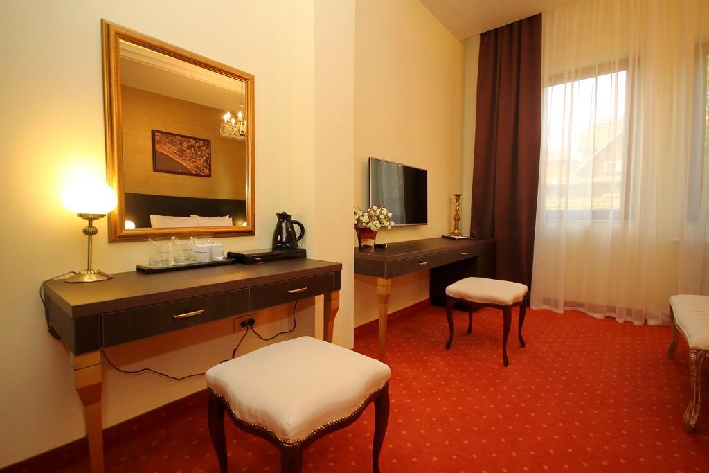 Vila Palic Hotell Exteriör bild